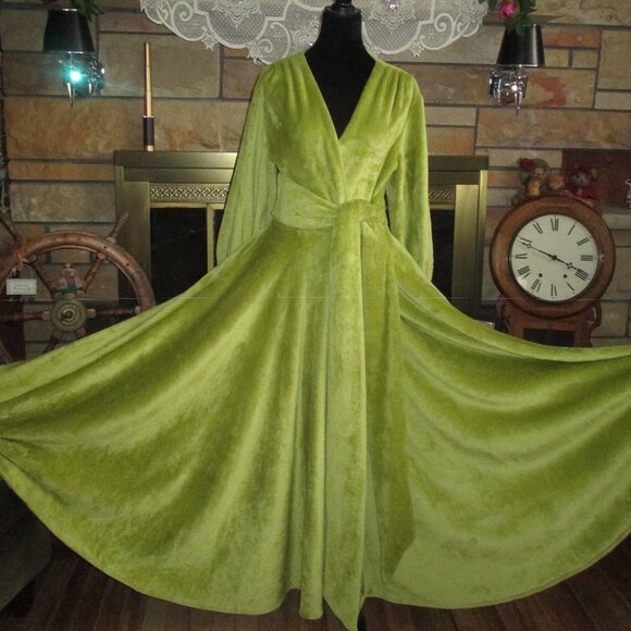 Catherine D'Lish Robe - Picture 10 of 10